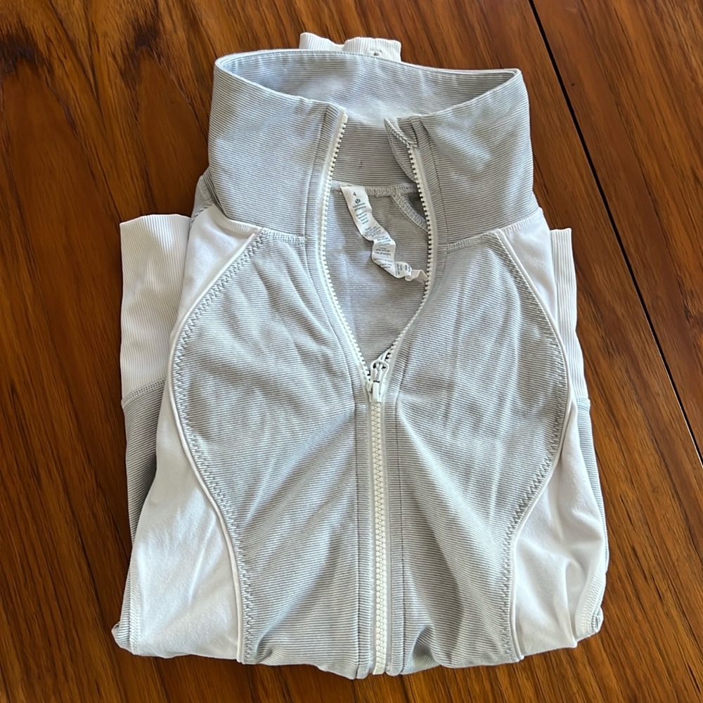 Lululemon jacket size 4
